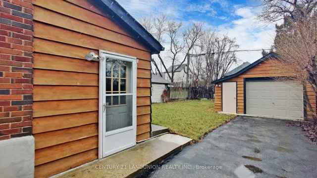 Additional image 43 of 343 Kipling Ave