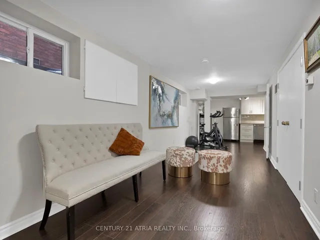 Additional image 38 of 72 Redwood Ave