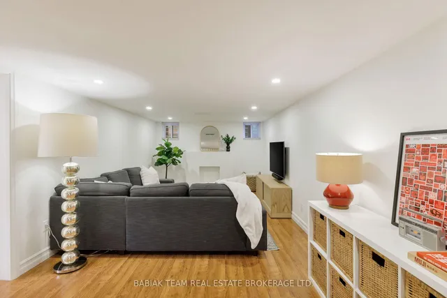 Additional image 32 of 17 Reid  Manor N/A