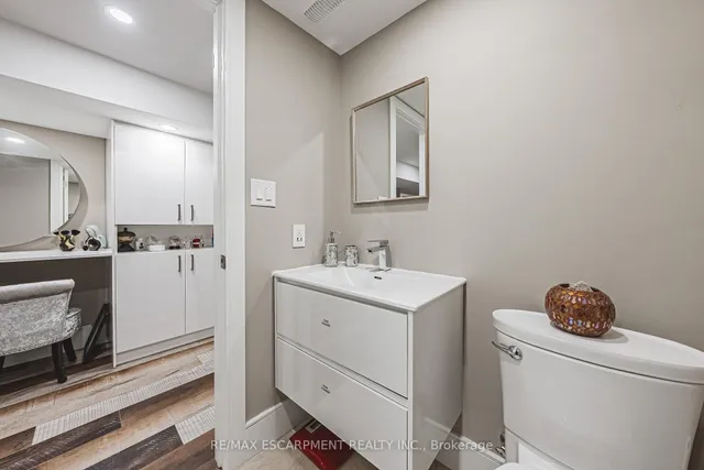 Additional image 32 of 103 Broughton Ave