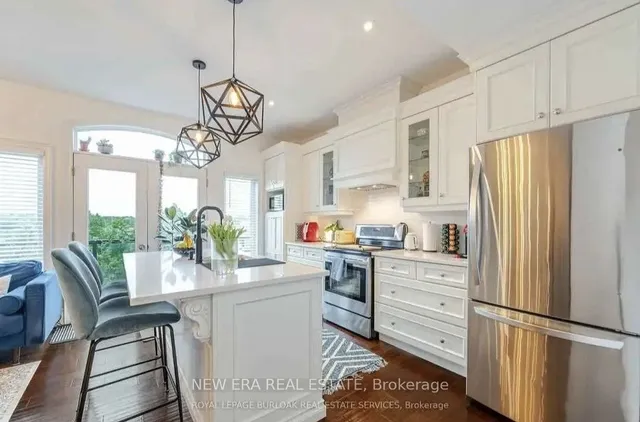 Additional image 2 of 366 Bay St Unit E