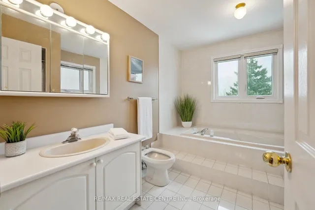 Additional image 33 of 56 Canarvan Crt