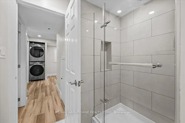 Additional image 32 of 889 Zelinsky Cres