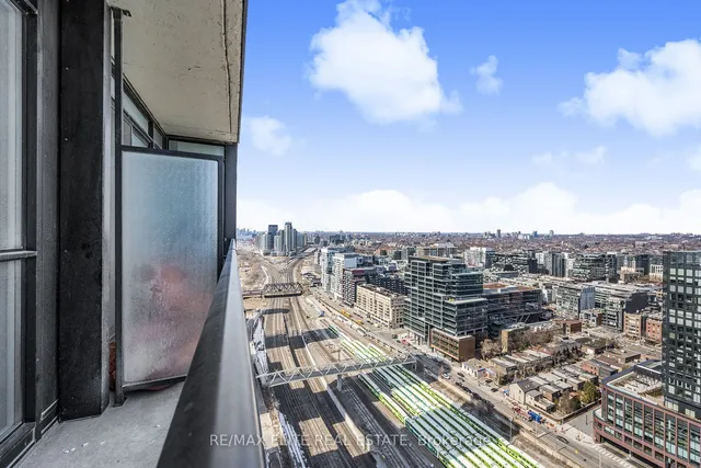 Additional image 28 of 25 Capreol Crt Unit 3805