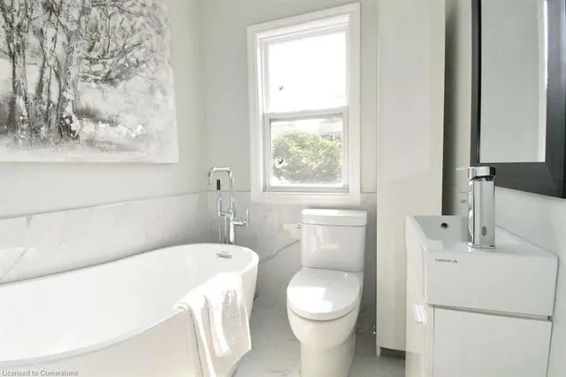 Additional image 12 of 242 Balmoral Ave