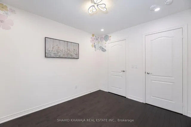 Additional image 33 of 483 Manhattan Common N/A