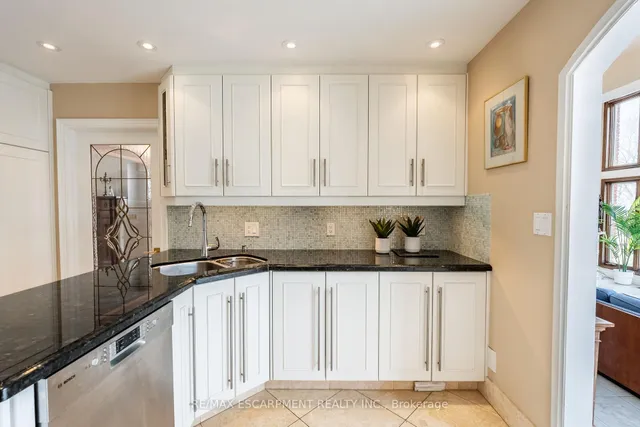 Additional image 18 of 887 MONTGOMERY Dr