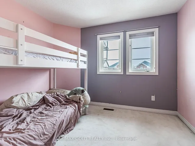 Additional image 41 of 24 Bramoak Cres
