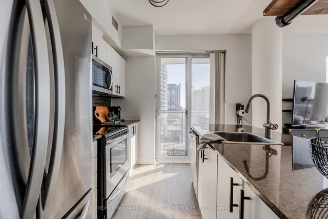 Additional image 7 of 25 Cole St Unit 1105