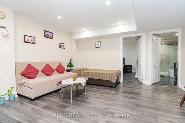 Additional image 32 of 16 Action Dr