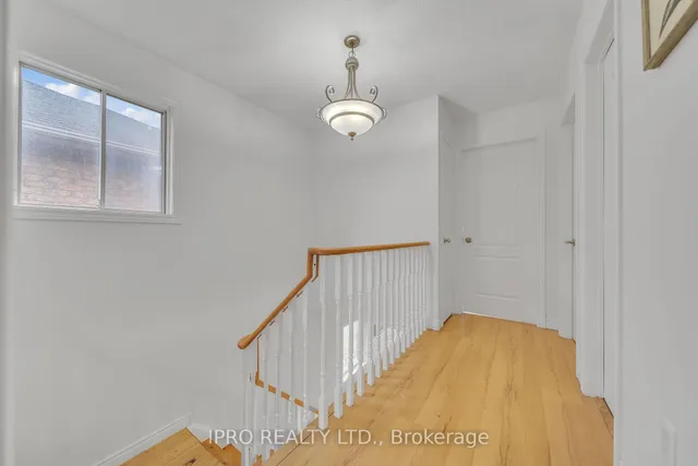 Additional image 20 of 18 Tessler Cres