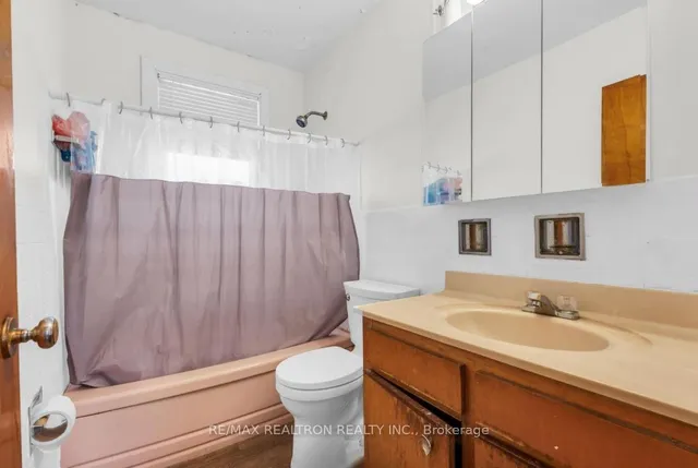 Additional image 24 of 51 Robroy Ave