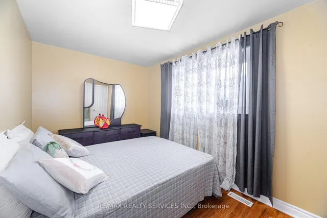 Additional image 19 of 19 Town House Cres