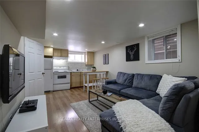 Additional image 16 of 96 Manitoba St