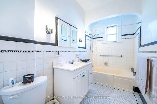 Additional image 25 of 217 Gladstone Ave