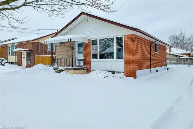 Additional image 35 of 249 Fernwood Cres