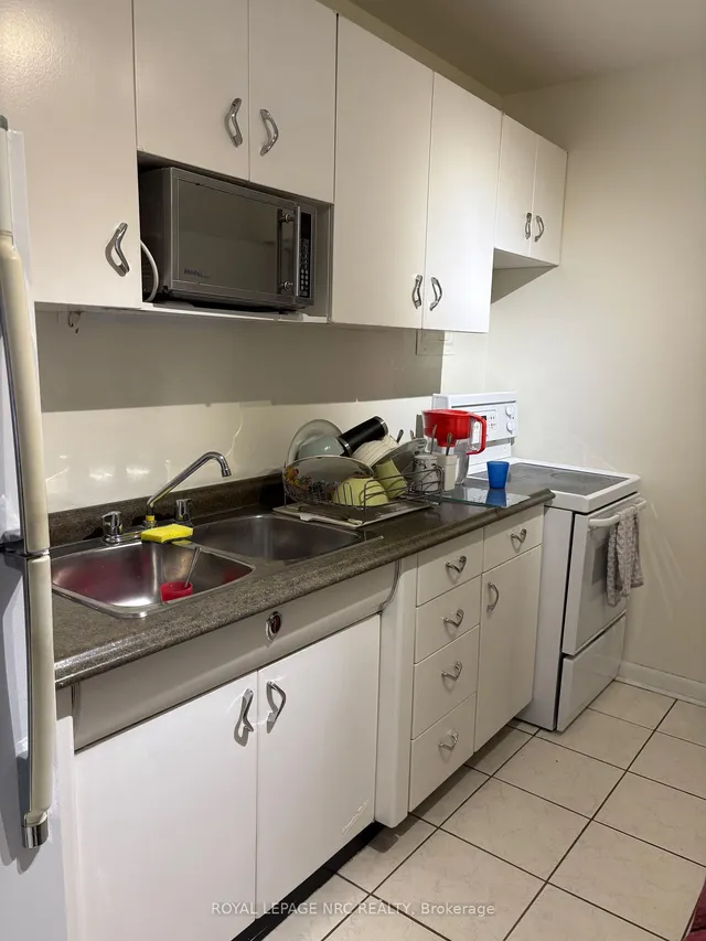 Additional image 9 of 227 Macnab St Unit 2