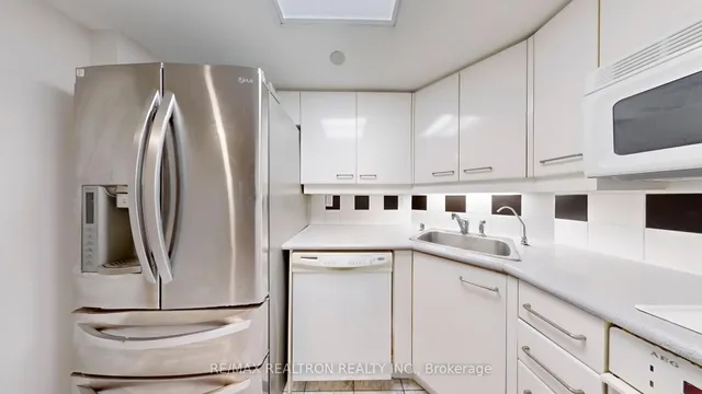 Additional image 10 of 38 Elm St Unit 605