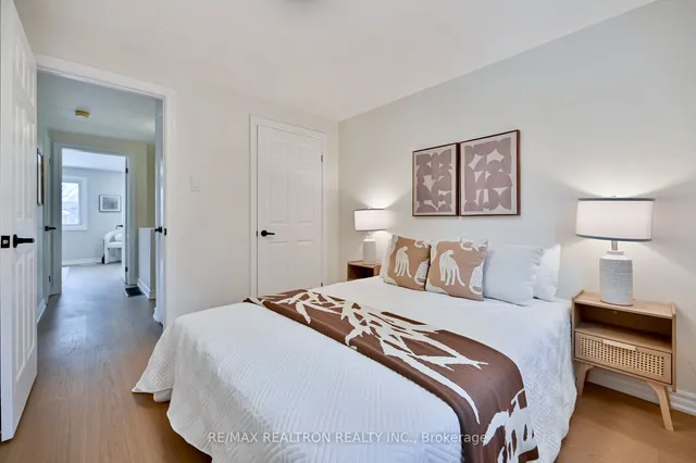 Additional image 32 of 28 Baronial Crt