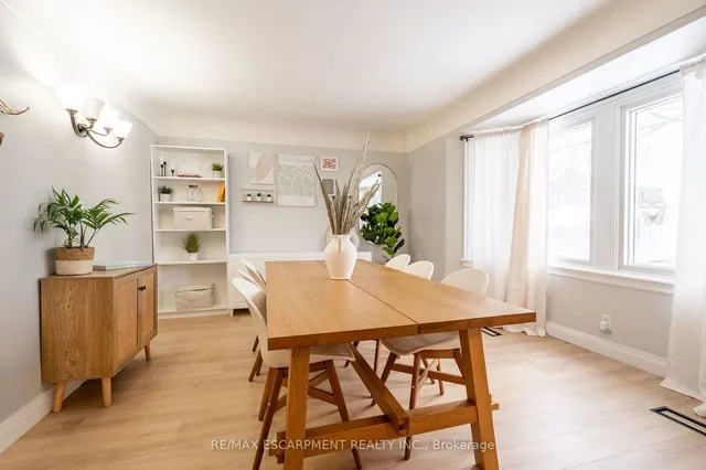 Additional image 5 of 351 Queensdale Ave