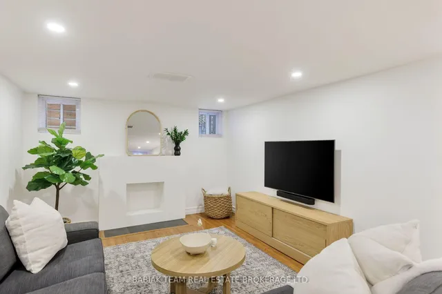 Additional image 33 of 17 Reid  Manor N/A