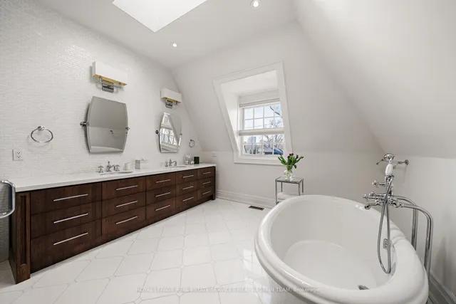 Additional image 36 of 243 Rose Park Dr