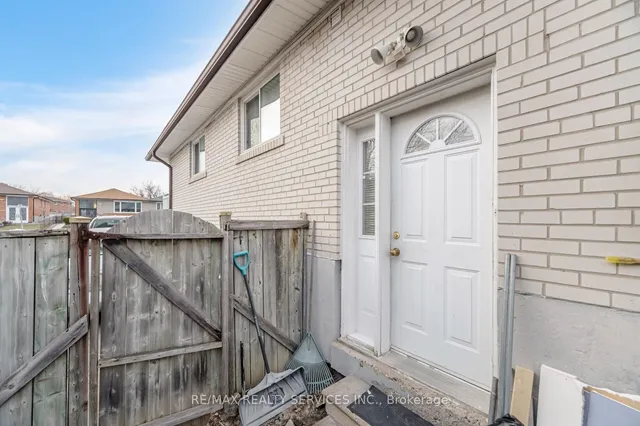 Additional image 25 of 6858 Darcel Ave