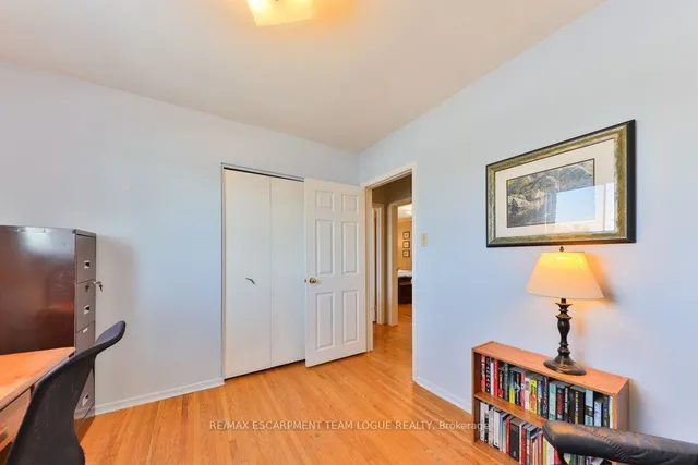 Additional image 28 of 1292 Elgin Cres