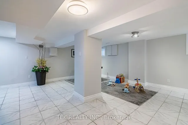 Additional image 38 of 562 Pape Ave