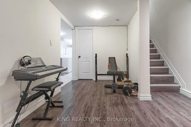 Additional image 31 of 928 Ledbury Cres