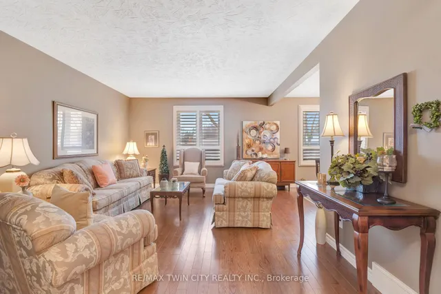 Additional image 8 of 158 Martinglen Cres