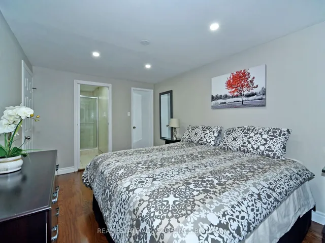 Additional image 19 of 22 Caronia Sq