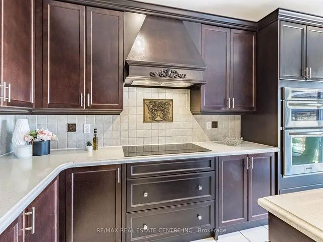 Additional image 24 of 853 Stoutt Cres