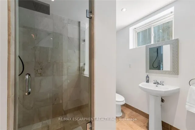 Additional image 38 of 1705 Upper Wellington St