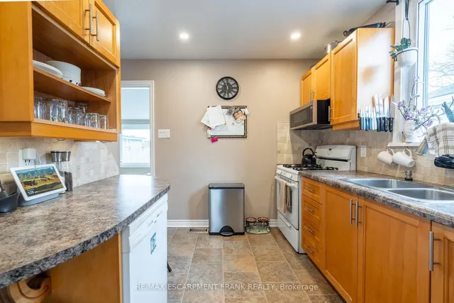 Additional image 19 of 1061 CENTRAL Ave