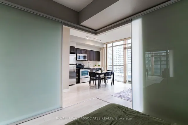 Additional image 15 of 169 Fort York Blvd Unit 920