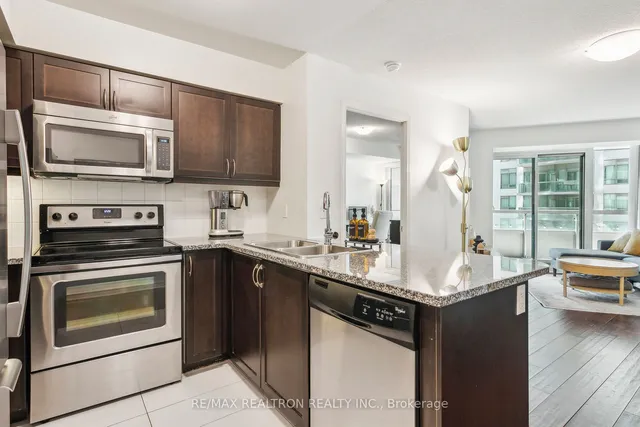 Additional image 16 of 19 Grand Trunk Cres Unit 1215