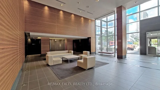 Additional image 3 of 135 Village Green Sq Unit 1924