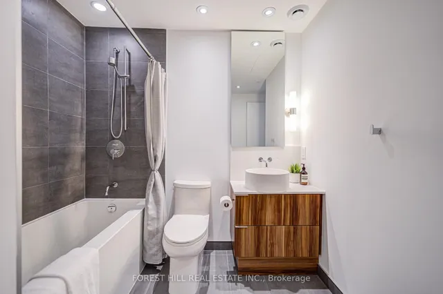 Additional image 8 of 185 Roehampton Ave Unit 2501