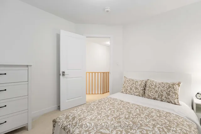 Additional image 38 of 1557 MIDLAND Ave