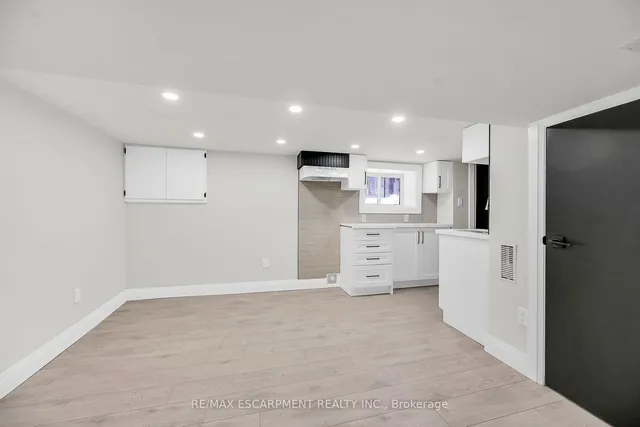 Additional image 37 of 117 Rosslyn Ave