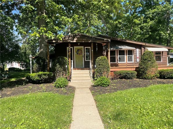 Primary image of 296 Ashwood Dr, Elyria, OH 44035