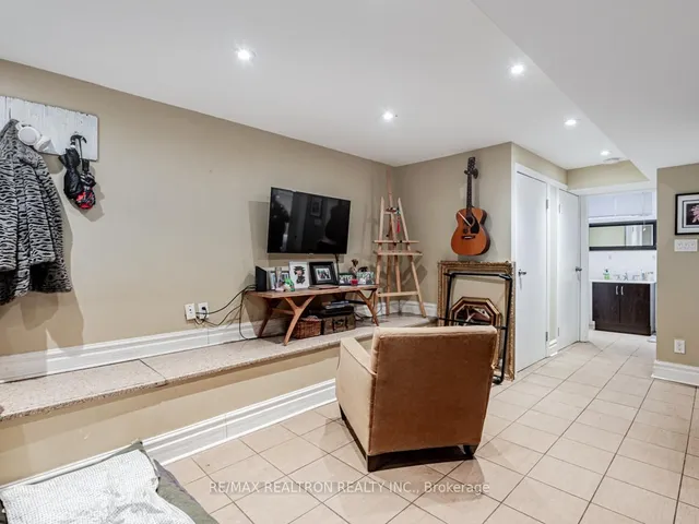 Additional image 37 of 867 Bathurst St