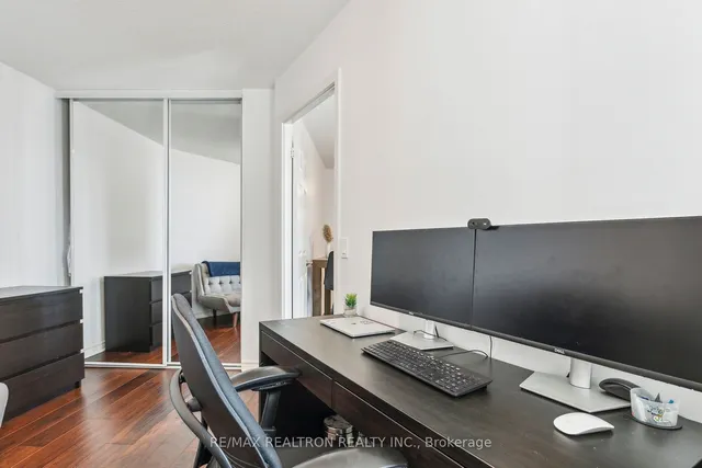 Additional image 30 of 19 Grand Trunk Cres Unit 1215