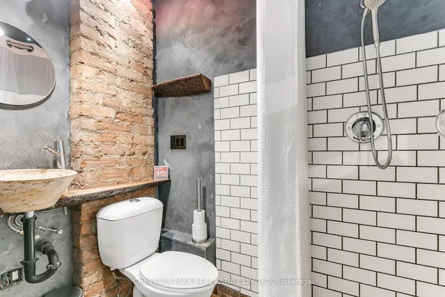 Additional image 17 of 131 Montrose Ave