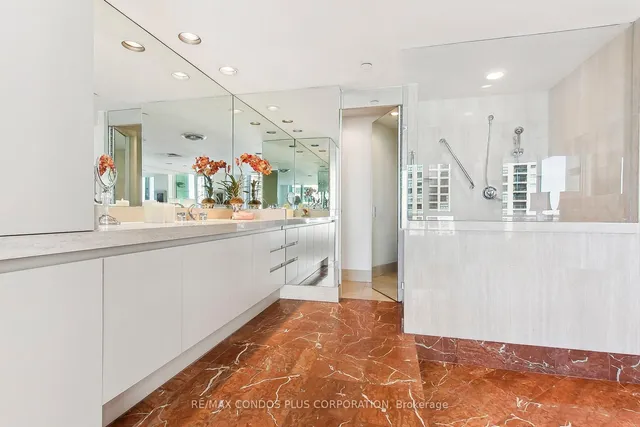 Additional image 17 of 211 Queens Quay Unit 1013