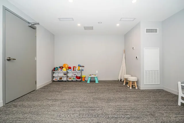 Additional image 23 of 859 The Queensway N/A Unit 813