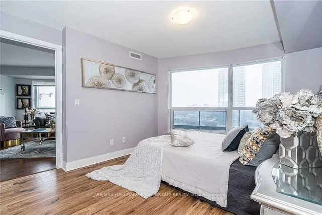 Additional image 16 of 125 Village Green Sq Unit 1409