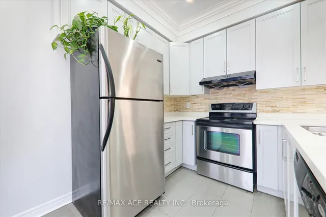 Additional image 15 of 27 Village Lake Cres