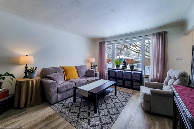 Additional image 8 of 249 Fernwood Cres